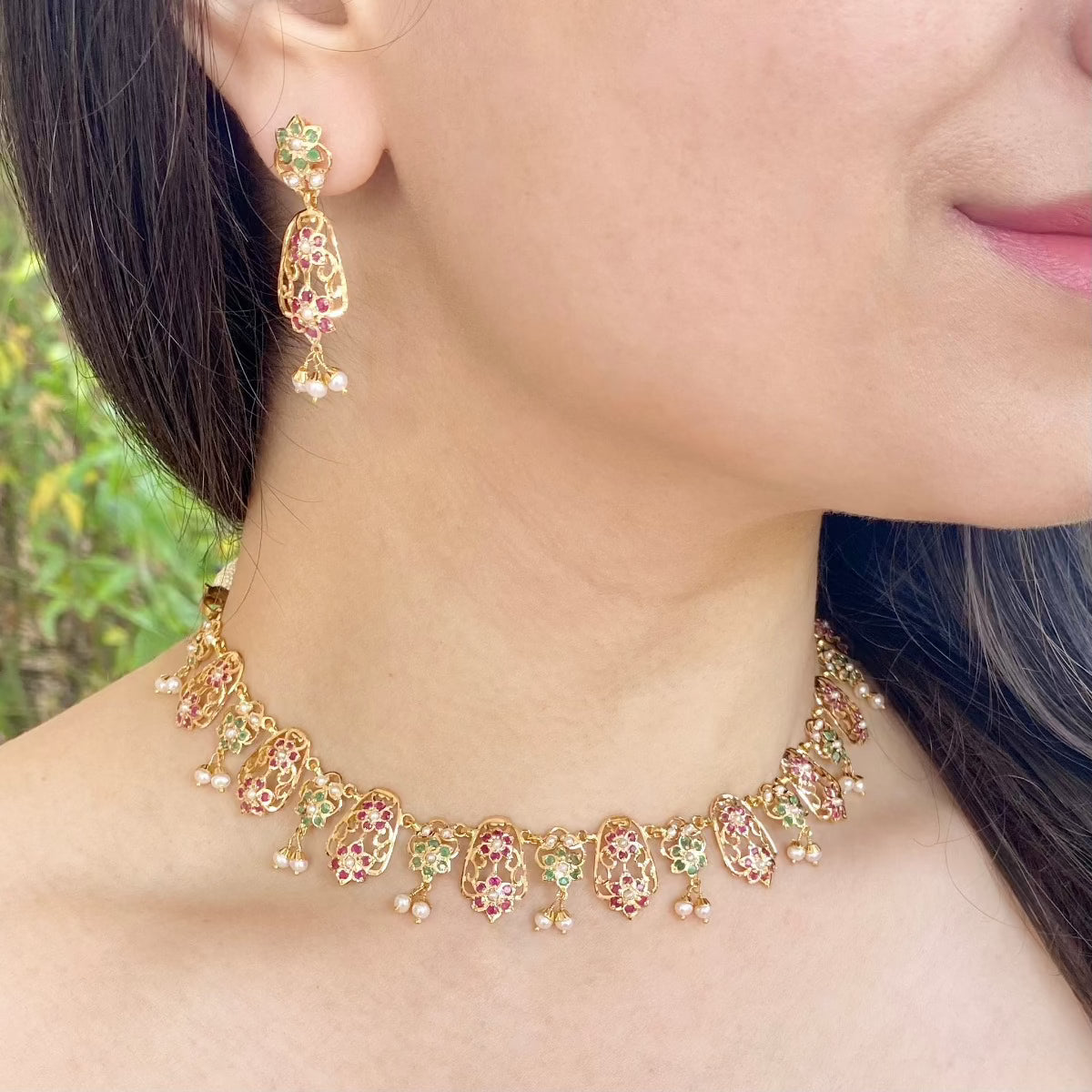Gold necklace within 15000 discount