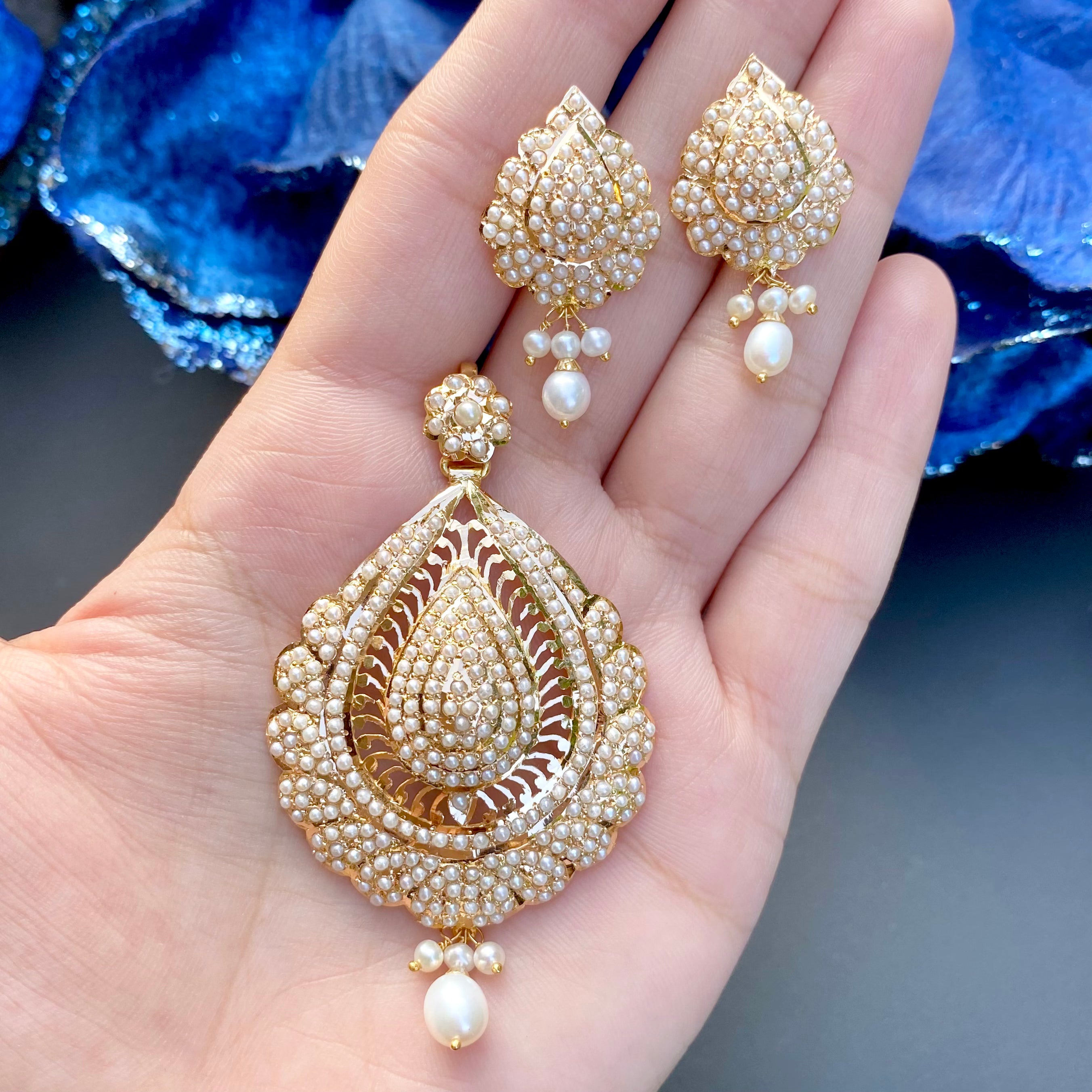 gold pendant set jadau pearls